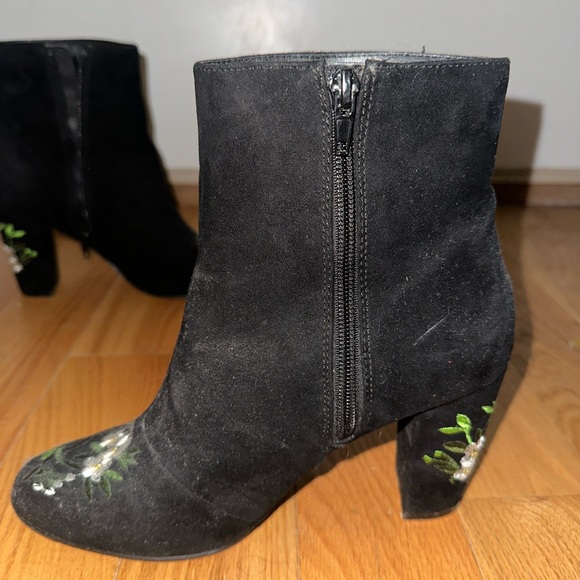 Floral embroidered boots - Picture 6 of 6